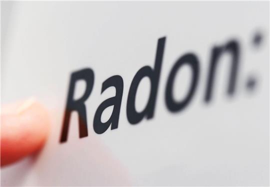 Das Karlsruher Institut für Technologie (KIT) hat das Wissen um die Gefahr des radioaktiven Gases Radon untersucht.