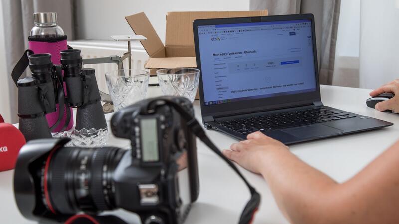 9 Fakten, die Sie über das Internet wissen müssen Das Kaufen und Verkaufen von Dingen im Internet ist ein großes Thema.