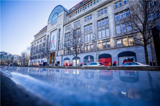 Das Kaufhaus des Westens (KaDeWe) in Berlin.
