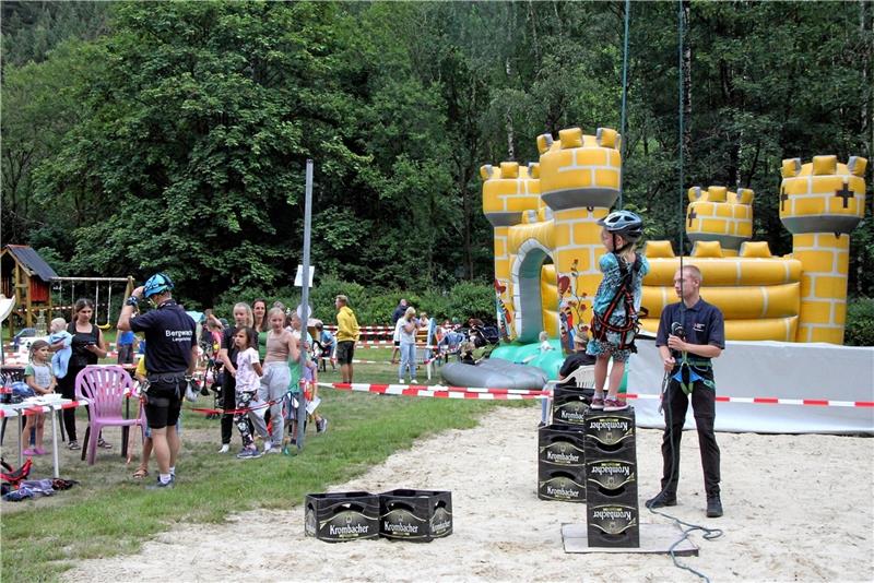 Kinderfest: Spaß für die ganze Familie in Lautenthal Das Kisten klettern macht den Kindern viel Spaß und fordert ihnen einiges an Körperbeherrschung ab. Foto: Hohaus