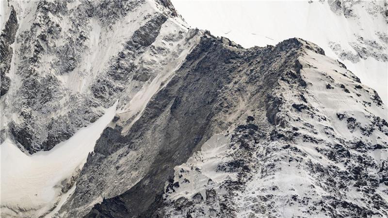 Wie kam es zum Gletscherabbruch – und folgen weitere? Das Kleine Nesthorn zeigt Spuren der Felsen, die abbrachen.