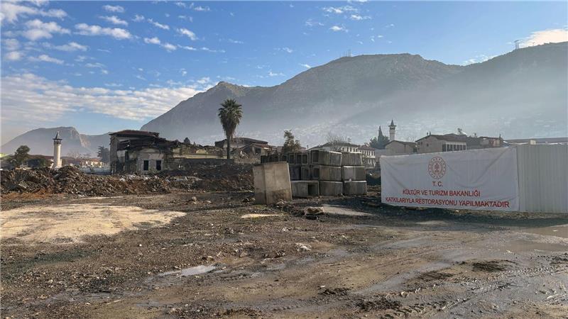 Nach Beben in der Türkei: Gemeinde baut Kirche wieder auf Das Kulturministerium will historische Gebäude wieder aufbauen.