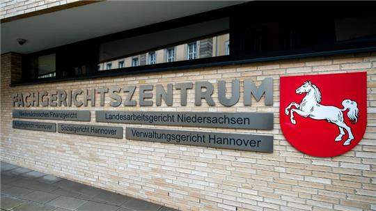 Das Landesarbeitsgericht gibt erneut einem VW-Betriebsrat recht, der sich gegen die Kürzung seines Gehalts wehrte. (Archivfoto)
