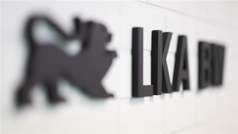 Das Landeskriminalamt Baden-Württemberg hat mit Unterstützung der örtlichen Behörden Wohnungen und Geschäftsräume durchsucht. (Archivbild)