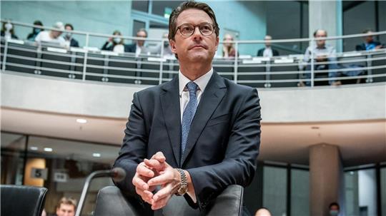 Das Landgericht Berlin hat die Anklage gegen den ehemaligen Bundesverkehrsminister Andreas Scheuer zugelassen. (Archivbild) 
