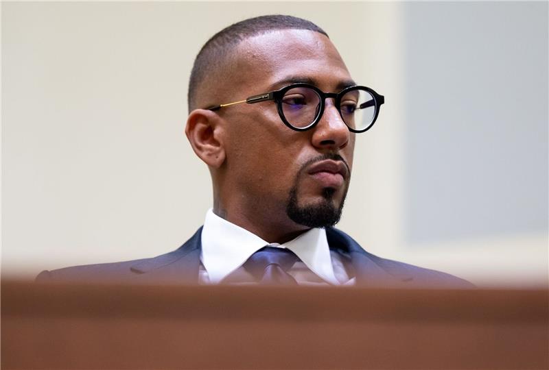 Gericht hebt Urteil gegen Jérôme Boateng auf Das Landgericht München I hatte den heute 35-jährigen Boateng wegen Angriffen auf seine Ex-Freundin in einem Karibik-Urlaub in zweiter Instanz zu einer Geldstrafe von 120 Tagessätzen zu je 10.000 Euro verurteilt - insgesamt 1,2 Millionen Euro.