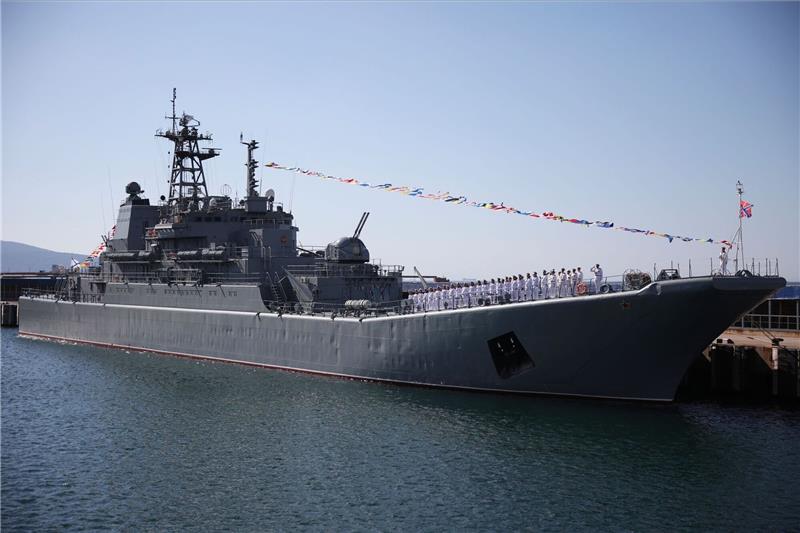 Kiew: Russisches Landungsschiff bei Angriff beschädigt Das Landungsschiff «Olenegorski gornjak» im Hafen von Noworossijsk (Archivbild).