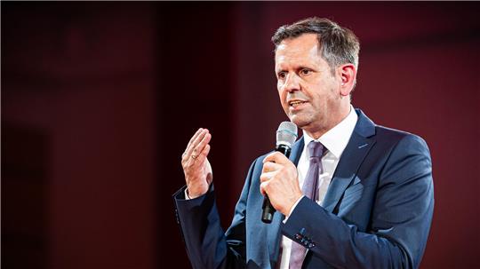 Das Leid der Menschen in der Ukraine sei unermesslich, sagt Niedersachsens Ministerpräsident Olaf Lies (SPD). 