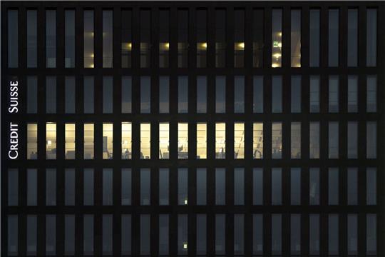 Das Logo an einem Gebäude der Credit Suisse Bank in Zürich-Oerlikon. Angesichts eines Kurseinbruchs und starker Verunsicherung um die Crédit Suisse will die Schweizer Nationalbank (SNB) dem Finanzinstitut bei Bedarf Liquidität zur Verfügung stellen.