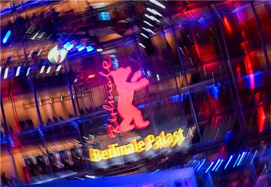 Das Logo der Berlinale am Berlinale Palast.