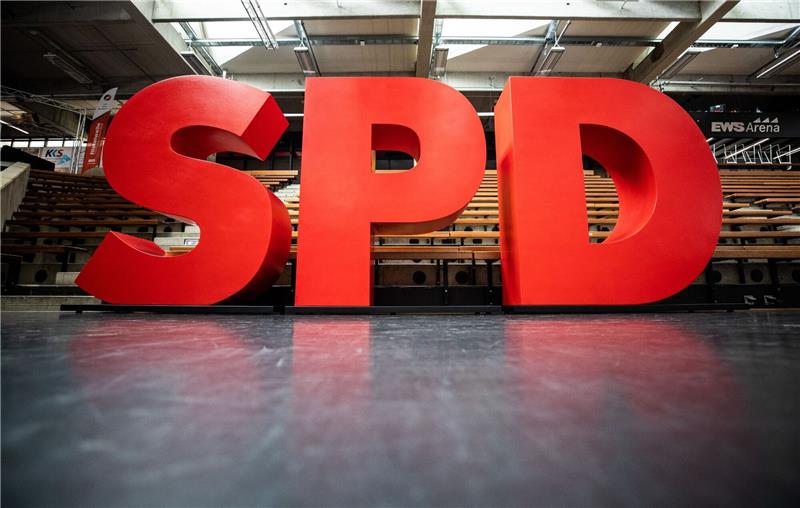 SPD-Länder fordern mehr Geld für Versorgung Geflüchteter Das Logo der SPD ist zu sehen.