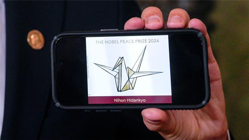 Friedensnobelpreis ehrt Hiroshima- und Nagasaki-Überlebende Das Logo der japanischen Organisation Nihon Hidankyo zeigt eine stilisierte Friedenstaube.