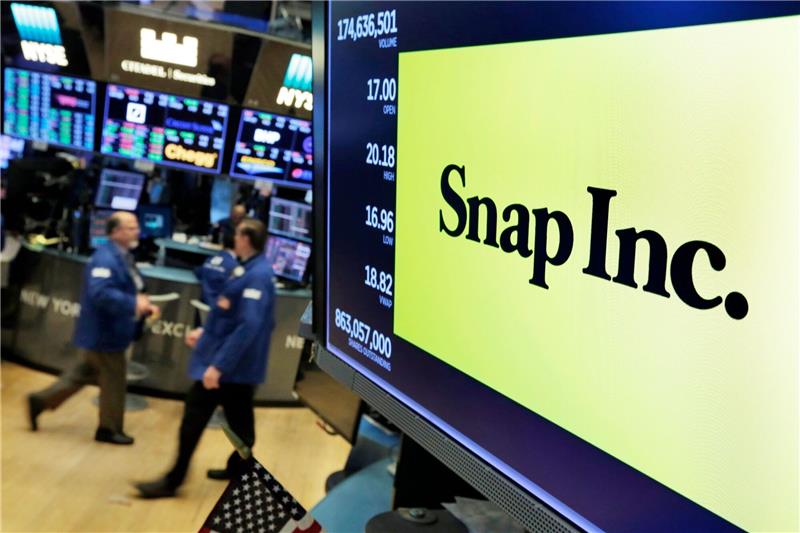 Snapchat-Geschäft wächst kaum noch - Aktie stürzt ab Das Logo von Snap Inc. ist auf einem Monitor des New York Stock Exchange zu sehen.