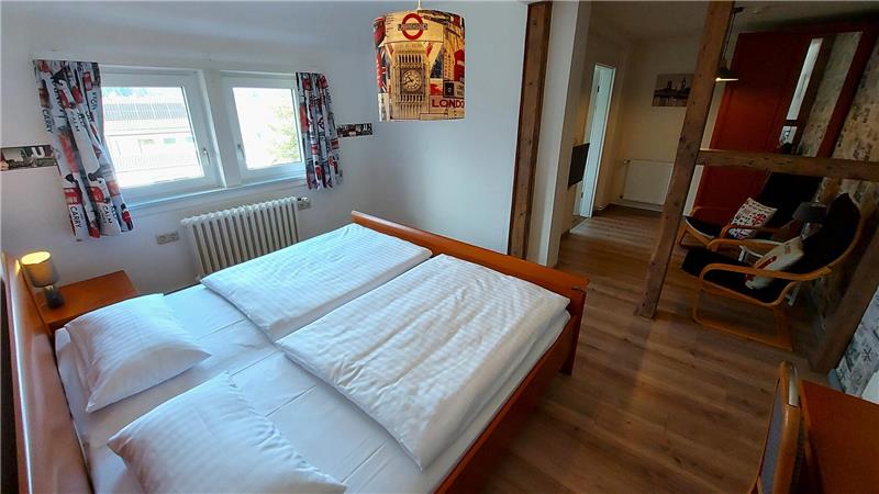 Wie ein Polizeierholungsheim im Harz zum alternativen Hotel wurde Das London-Zimmer von innen.