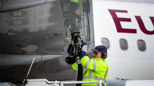 Das Luftfahrtbundesamt soll künftig die Tank-Regeln für Flugzeuge überwachen. (Archivbild) 