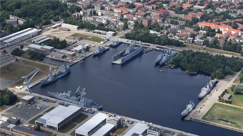 Drohnen über Marinearsenal - Polizei ermittelt Verdächtige Das Marinearsenal in Wilhelmshaven war nach Angaben der Polizei im Visier von Drohnenpiloten. (Archivbild)