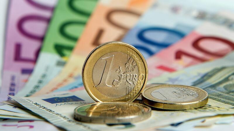 Mittleres Einkommen in Deutschland steigt weiter Das Medianentgelt ist das Einkommen, bei dem es genauso viele Menschen mit einem höheren wie mit einem niedrigeren Einkommen gibt.