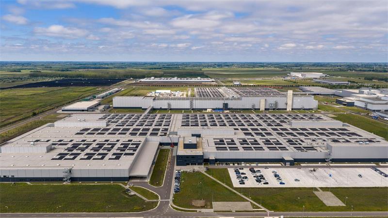 Das Mercedes-Benz-Werk in Kecskemet ist die größte Autofabrik Ungarns.