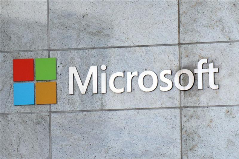 KI-Software soll Cloud-Wachstum bei Microsoft ankurbeln Das Microsoft-Logo ist an einem Firmengebäude zu sehen.