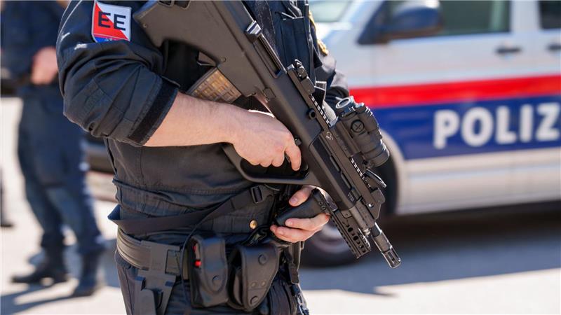 Das Motiv des Schützen blieb vorerst unklar.