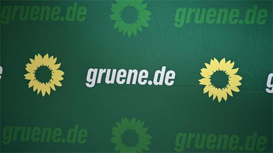 Das Motiv sei als deutliche Warnung vor dem Nationalsozialismus und als Aufruf zur Wahl zu verstehen, teilte die Partei mit. (Symbolbild)