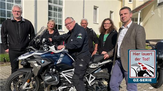 Das Motorrad spielt in ihrem Leben eine große Rolle: (v.l.) Olaf Wentzel, Gabi Wentzel, Fritz Sauberbrey, Peter Brinkmann, Sabine Wehling, Christian Warnat. Foto: Krause