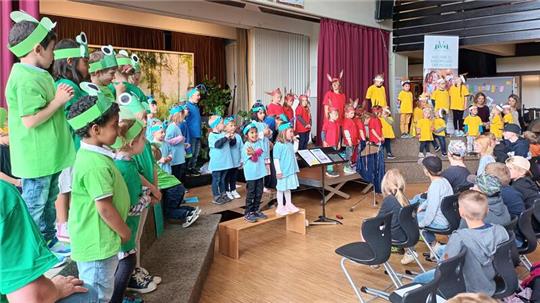 Das Musical des Kindergartens Erzstraße aus Clausthal-Zellerfeld begeistert das Publikum am Nachmittag in der Robert-Koch-Schule.