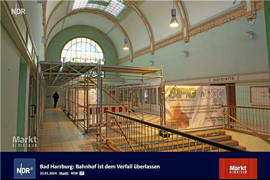 Das NDR-Verbrauchermagazin berichtet über den Bahnhof und nun weiß das ganze Land, wie es um das Gebäude bestellt ist: schlecht. Screenshot: Schlegel