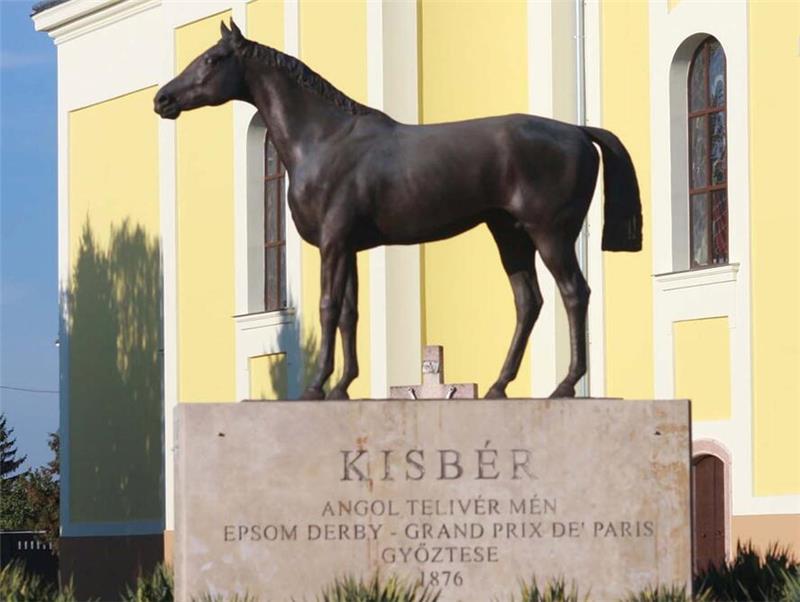 Das Nationalgestüt in Ungarn widmet dem Epsom-Derby-Sieger Kisbér eine eigene Statue.