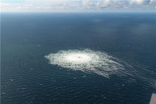 Das Nord-Stream-2-Gasleck in der Nähe von Bornholm aus der Luft (Archivbild).