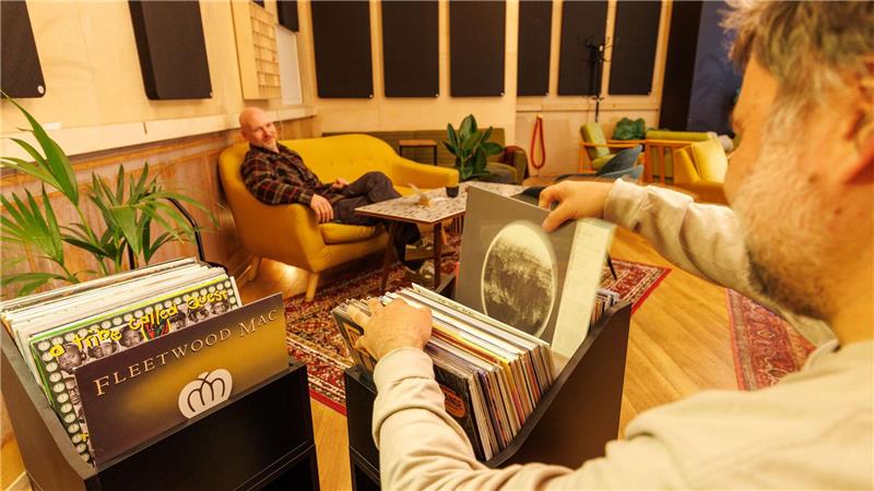 Das OWLs gehört zu den ersten Listening Bars in Deutschland. (Archivbild)