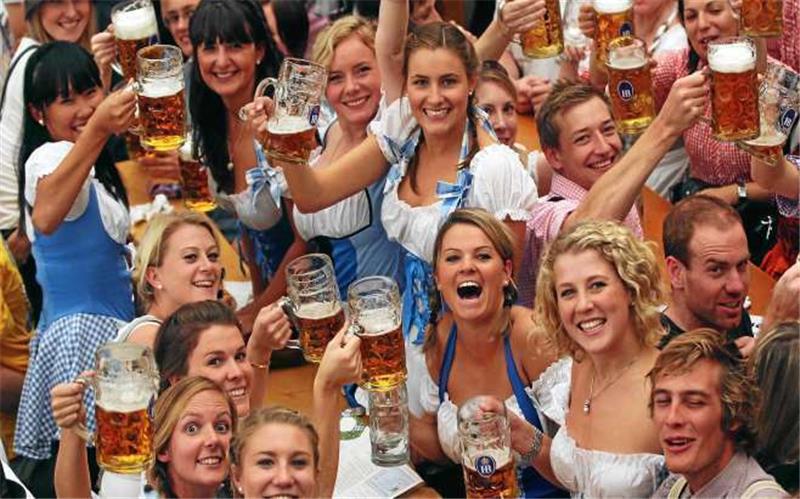 Das Oktoberfest verspricht wieder gute Stimmung für alle Gäste. Am Samstag ab 18 Uhr heißt es in der Stadthalle „O’zapft is!“.  Foto: privat