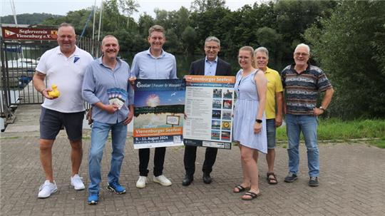 Das Orga-Team freut sich auf das Vienenburger Seefest (v.l.): Frank Chrzanowski (FG Vienenburg), Marcus Woitaschek (Feuerwehr Vienenburg), Christian Heskamp (Feuerwehr Vienenburg), Konrad Aichner (Harz-Energie), Stefanie Dreßler (Goslar-Marketing-Gesellschaft), Lutz Schröder (IGV Harlyturm) und Ulrich Janic (IGV Harlyturm).