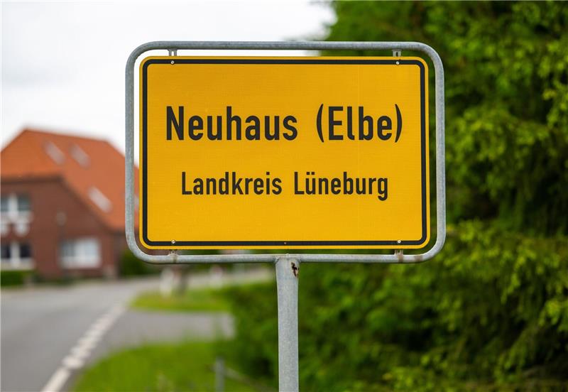 Das Ortsschild von Neuhaus (Elbe).