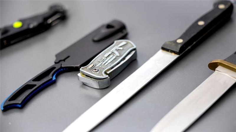 Bundestag nimmt „Sicherheitspaket“ an, Bundesrat teils nicht Das Paket sieht strengere Regeln für das Tragen von Messer in der Öffentlichkeit vor. (Archivbild)