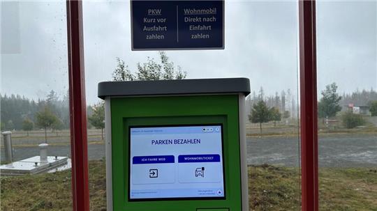 Das Parken am Hexenritt kostet trotz Kritik von Gastronom und Seilbahn-Gesellschaft weiter rund um die Uhr Geld.