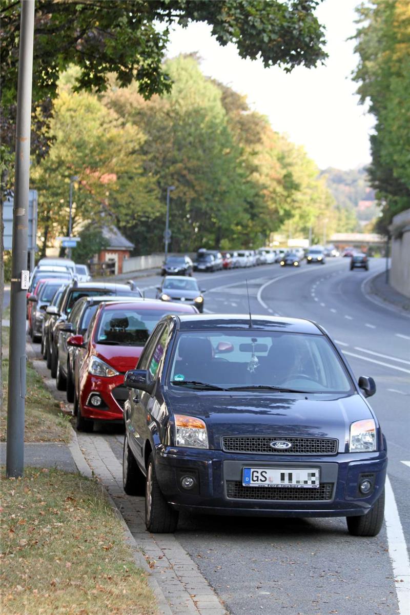 Das Parken entlang der B 4 ist auch bald nicht mehr möglich.