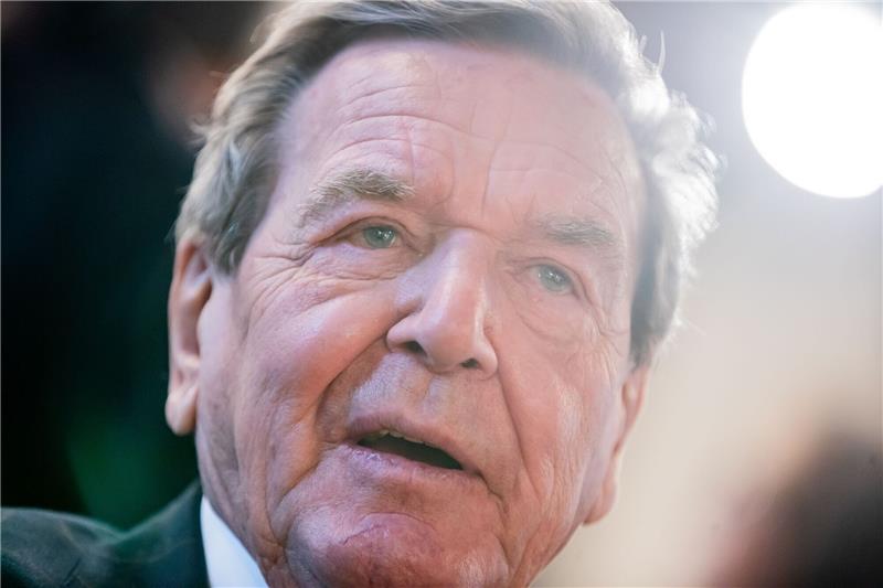 SPD berät über Berufung im Verfahren gegen Schröder Das Parteiordnungsverfahren gegen Gerhard Schröder ist in die Berufung gegangen.