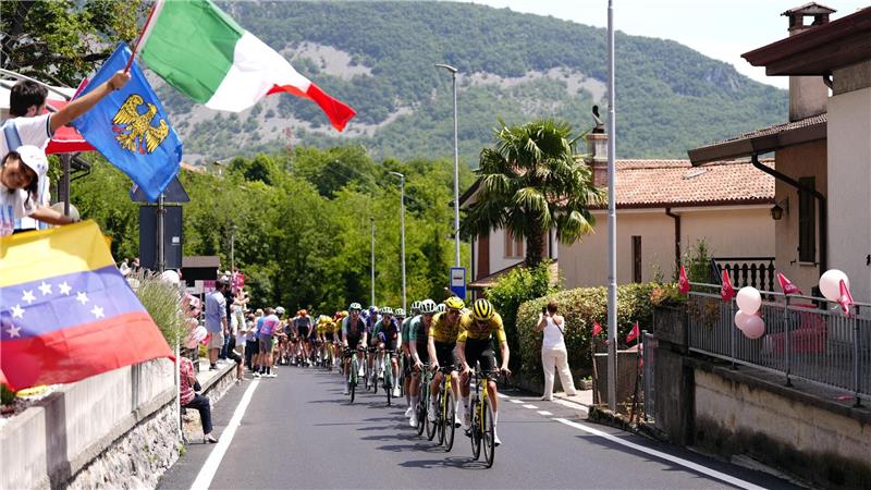 Das Peloton auf der 20. Etappe des Giro d’Italia.