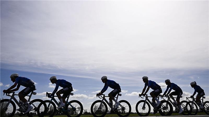 Das Peloton beim Rennen In Flanders Fields in Belgien.