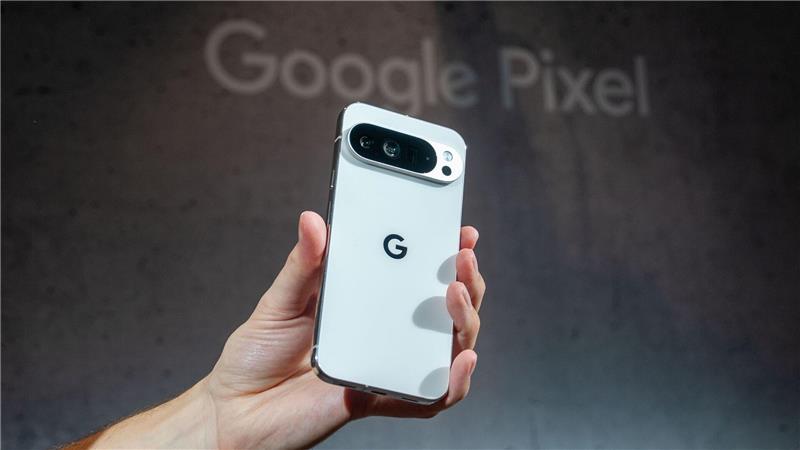 Google greift Apples iPhone mit KI-Smartphones an Das Pixel 10 wurde kurz vor dem erwarteten Debüt neuer iPhones vorgestellt.