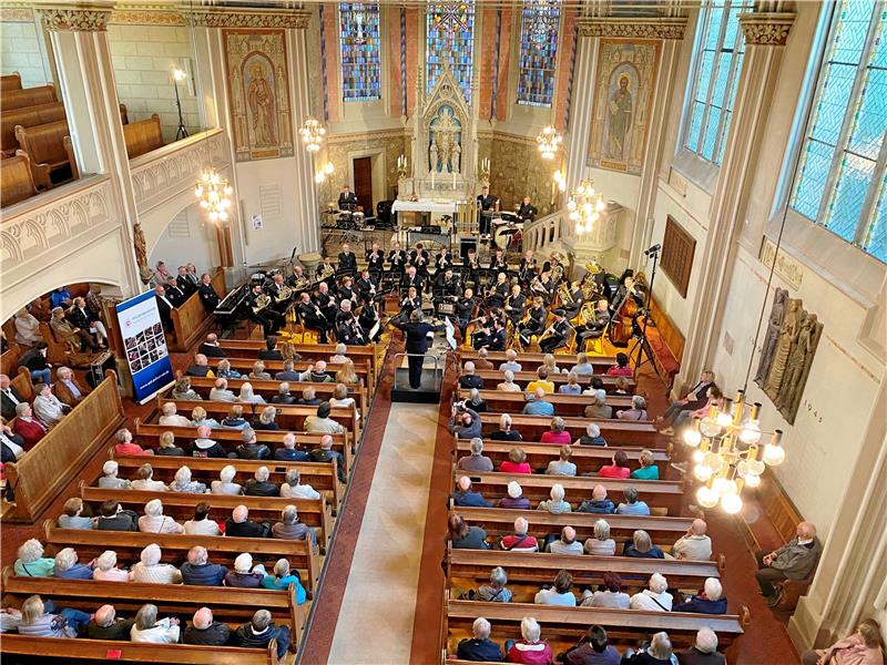 Polizeiorchester Niedersachsen spielt in der Lutherkirche groß auf Das Polizeiorchester Niedersachsen gestaltet in der Lutherkirche einen Konzertabend voller Überraschungen und für den guten Zweck. Foto: Nachtweyh