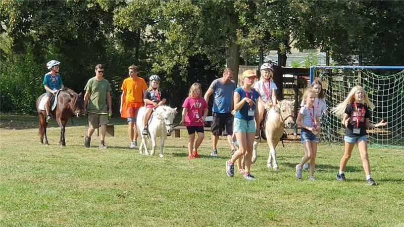 Werlaburgdorfer Kinder erleben schöne Zeit beim Smiley-Action-Tag Das Ponyreiten war das Highlight des Kindertages.