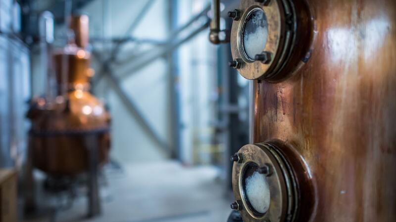 12 Fakten, die Sie über Alkohol wissen müssen Das Prinzip beim Destillieren von Alkohol ist sehr einfach.