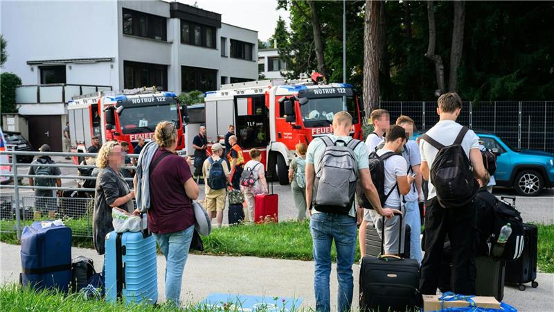 Kulanz für ICE-Fahrgäste nach Tunnel-Panne Das Problem sei der Zug gewesen, teilte ein Sprecher der österreichischen Bahnen ÖBB mit.