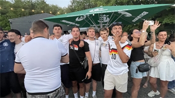 Das Public Viewing in Bad Harzburg war gut besucht. Geboten wurde den Fans von der deutschen Mannschaft allerdings nicht so viel. 