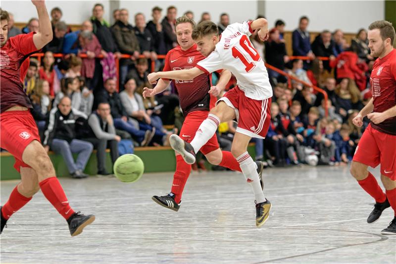 Das Publikum ist beim Samtgemeinde-Cup in der Schladener Werla-Schule hautnah am Geschehen. Das Turnier läuft wieder von Donnerstag bis Samstag. Foto: GZ-Archiv