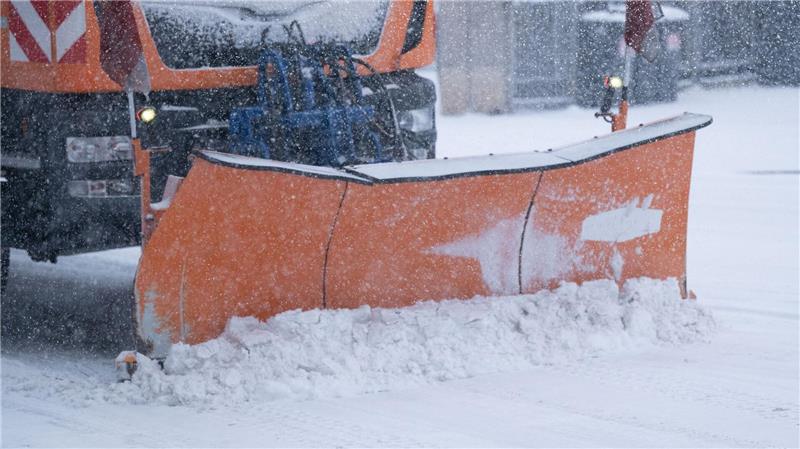 Das Räumfahrzeug kann seine Arbeit in den kommenden Tagen fortsetzen. (Symbolbild)