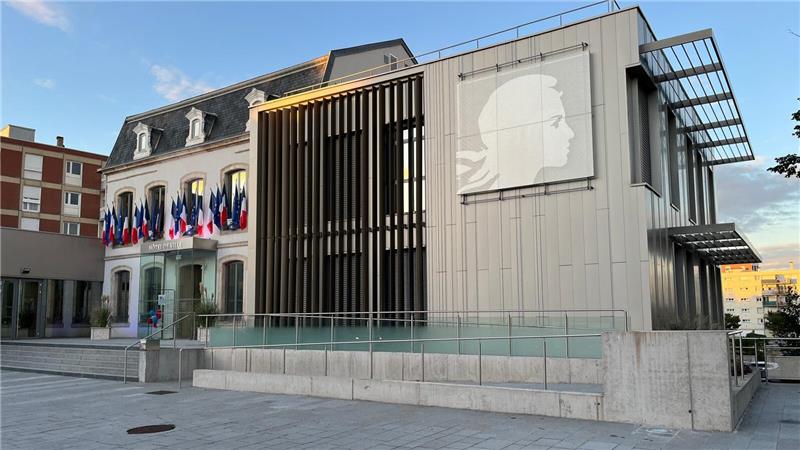 Das Rathaus in Jarville-la-Malgrange: eine Mischung aus Alt- und modernem Neubau. Hier plant man derzeit einen ersten offiziellen Akt mit Bad Harzburgern für das Frühjahr. 