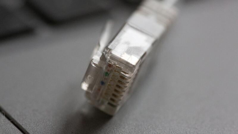 Das „Recht auf schnelles Internet“ hat den Menschen in entlegenen Gegenden bisher nicht wirklich etwas gebracht.